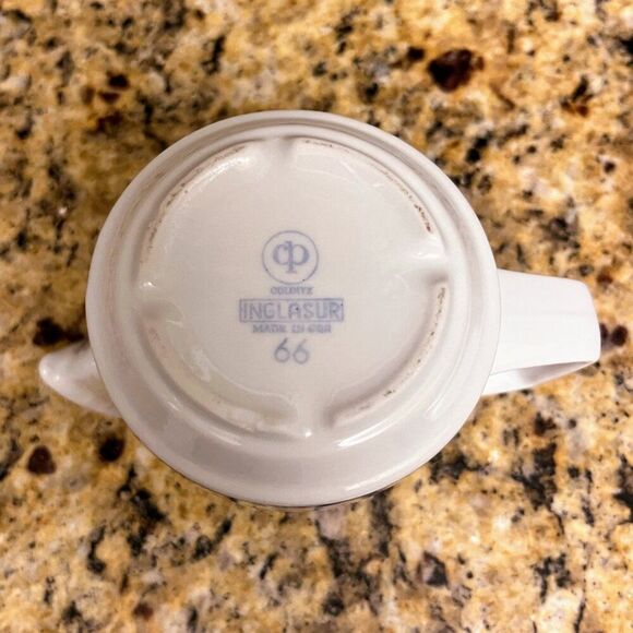 Porcelain Single-Serve Teapot / Coffee Pot with Lid by Colditz Inglasur - Picture 4 of 4